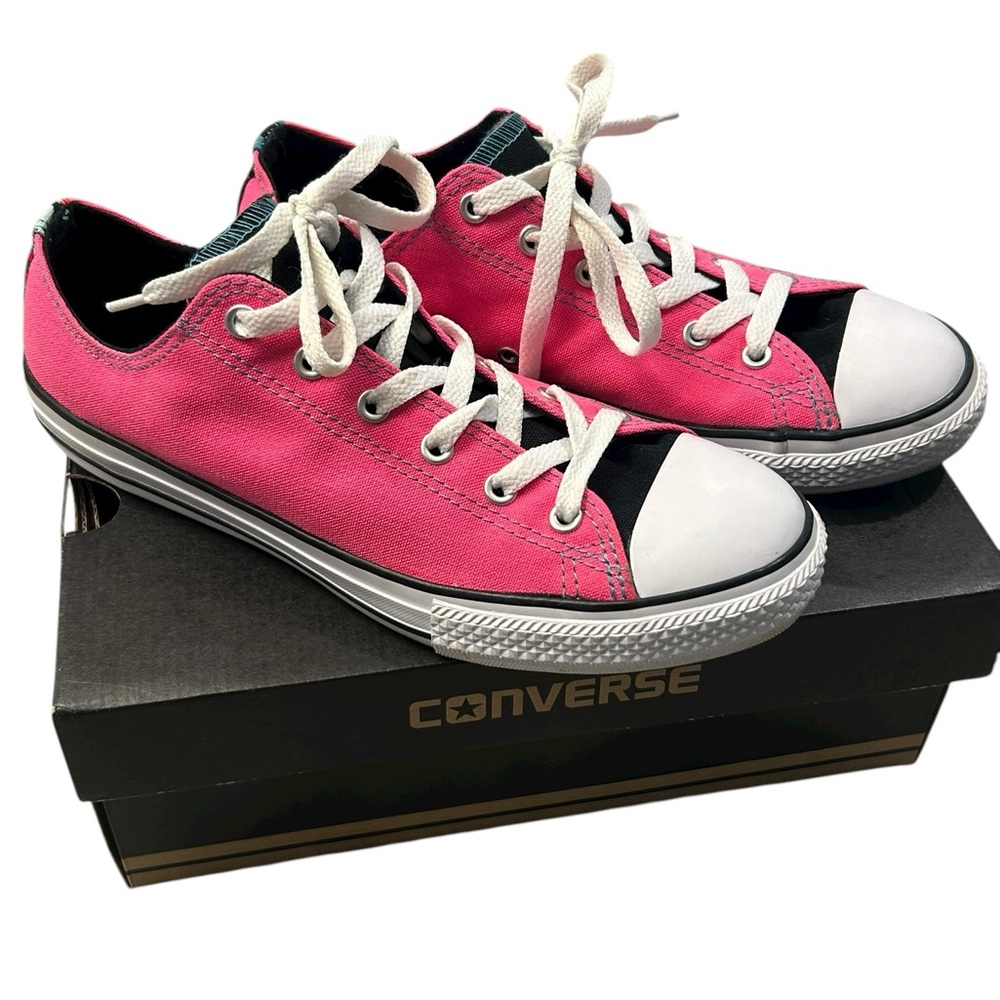 Converse Pink Low-Top Sneakers 6‎